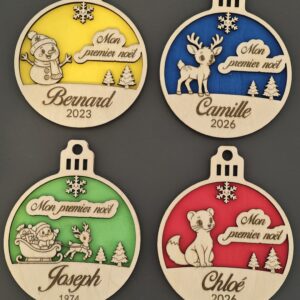 Quatre boules de Noël personnalisées en bois